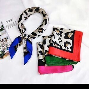 Miss Lucy Unique silky scarf